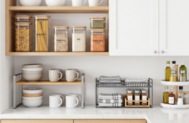 Como Organizar Armários de Cozinha Pequena? 7 Ideias Práticas!